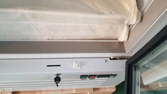 1380L Anti Fog 3 Glass Door Upright Display Freezer